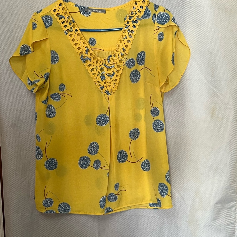 Daniel Rainn Yellow Floral Women's Short sleeve Summer lightweight Top - Picture 1 of 4